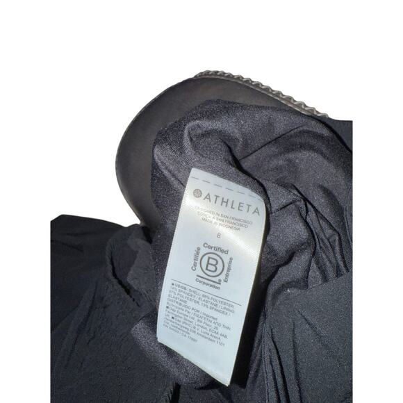 Athleta Joggers. Size 8. Zipper pockets in front and back. Ribbed on outside - Picture 4 of 6